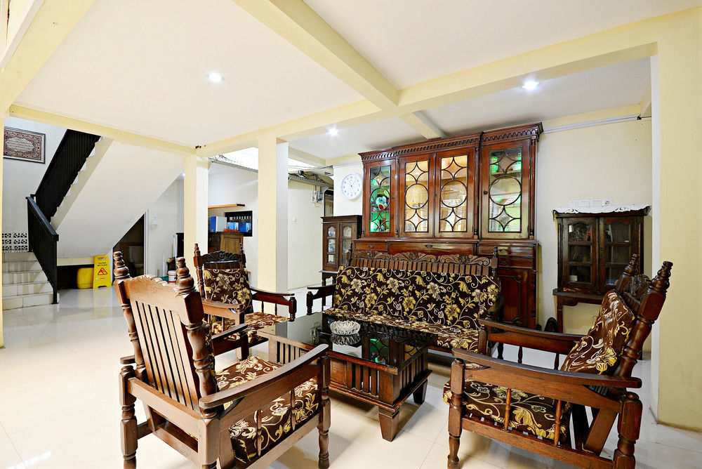 Zen Rooms Kuningan Syariah Джакарта Экстерьер фото