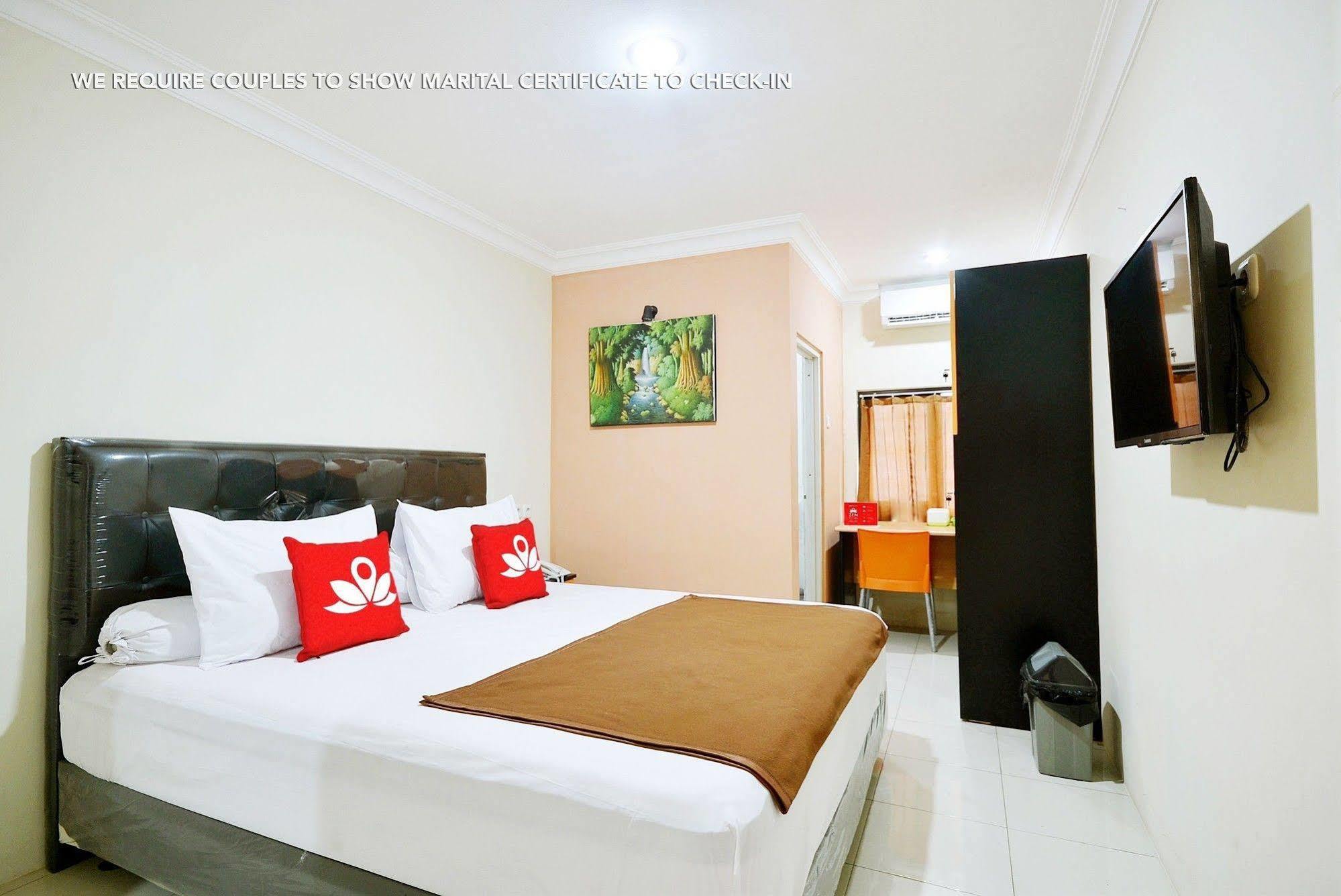 Zen Rooms Kuningan Syariah Джакарта Экстерьер фото