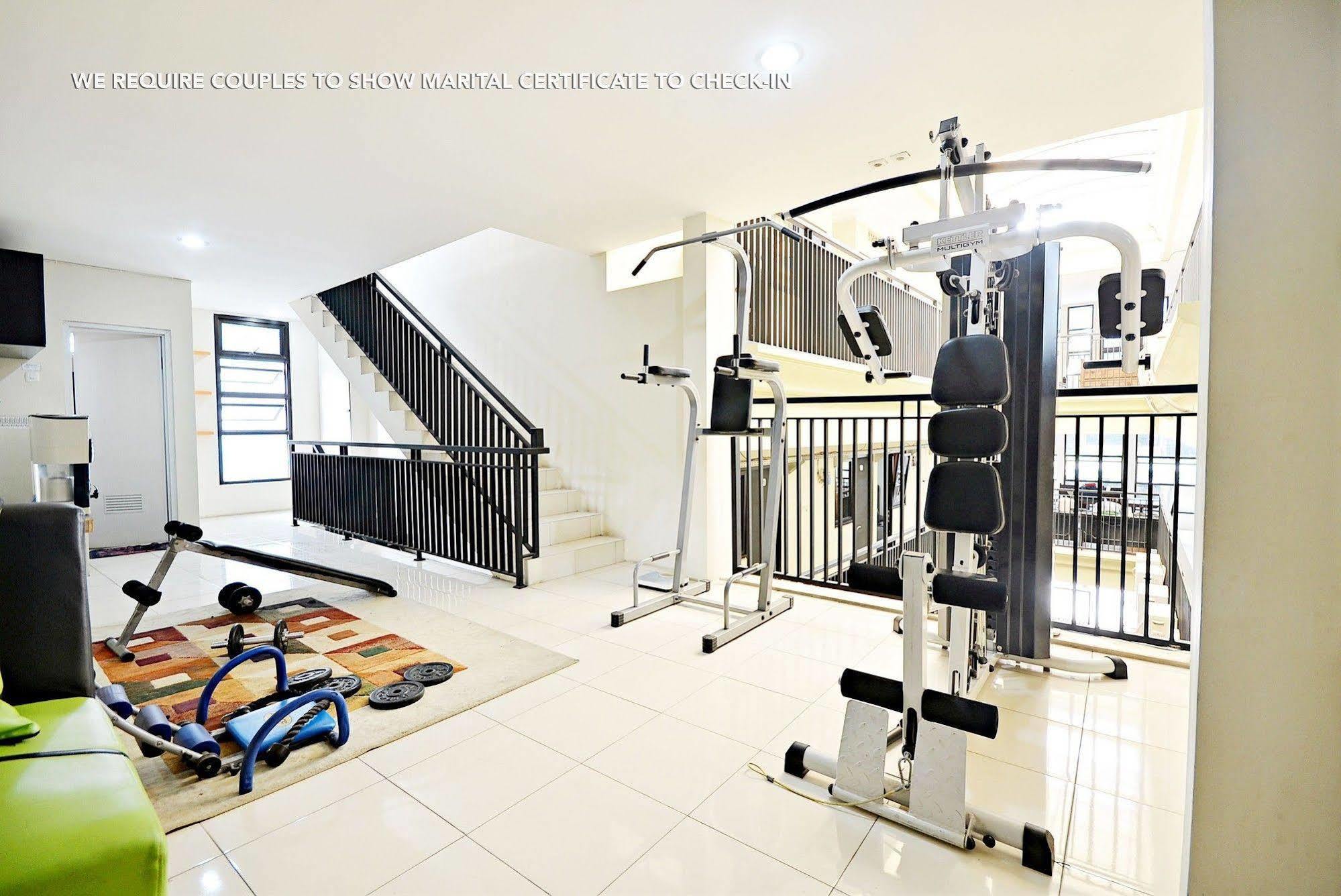 Zen Rooms Kuningan Syariah Джакарта Экстерьер фото
