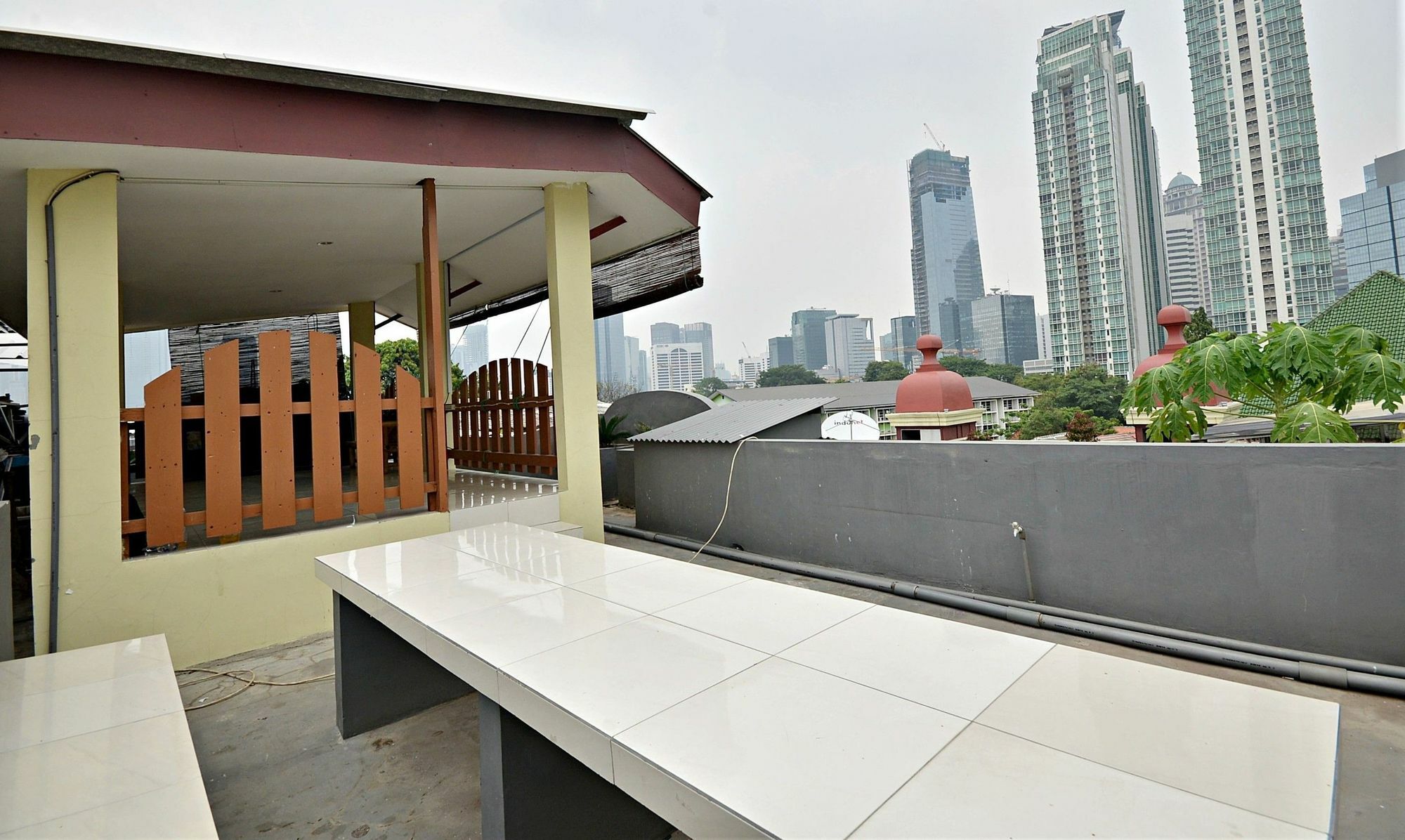 Zen Rooms Kuningan Syariah Джакарта Экстерьер фото