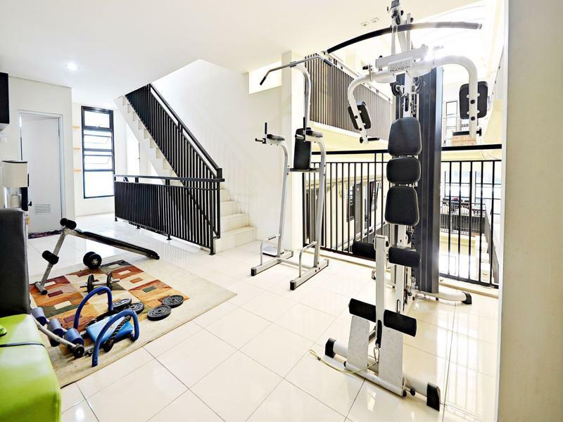 Zen Rooms Kuningan Syariah Джакарта Экстерьер фото